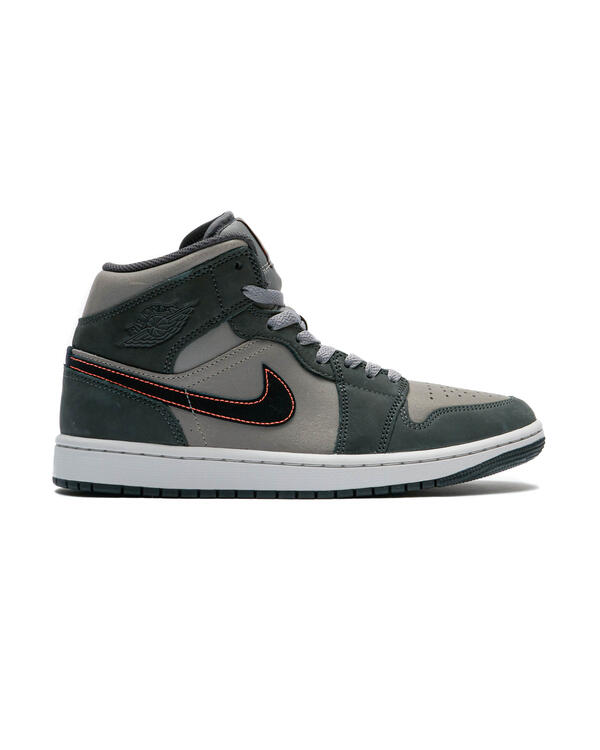 Air jordan best sale ones mid